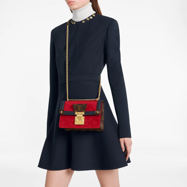 Louis Vuitton Monogram Vernis Wynwood - Black Shoulder Bags