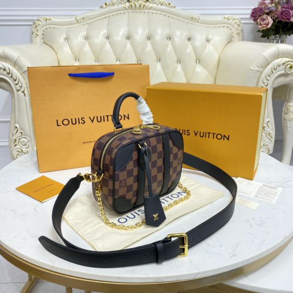 Glimpse: Louis Vuitton VALISETTE SOUPLE BB 