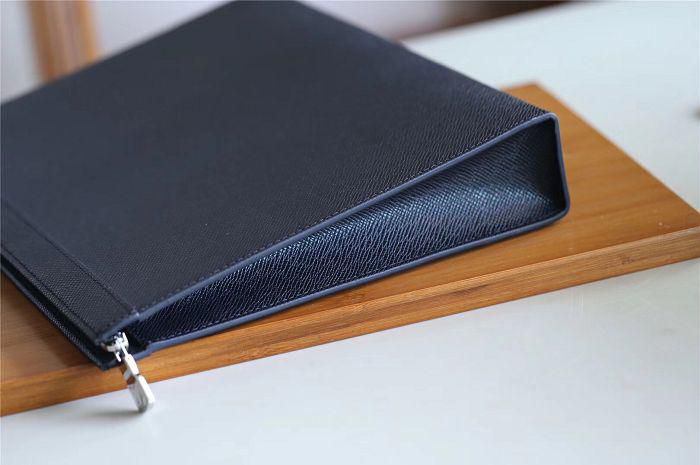 #m30043 l**is V*t*n 2018 men pochette voyage gm taiga leather