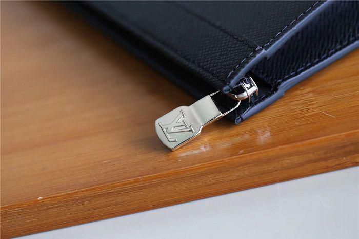 #m30043 l**is V*t*n 2018 men pochette voyage gm taiga leather