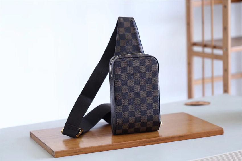 #n51994 l**is V*t*n 2018 men géronimos hip bag