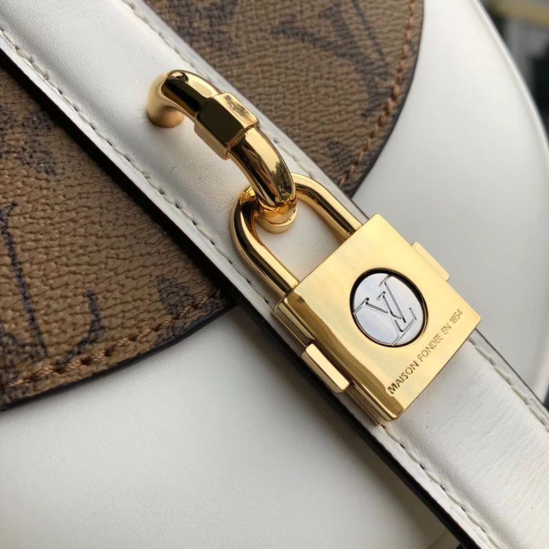 #m43645 l**is V*t*n premium 2018 monogram chantilly lock