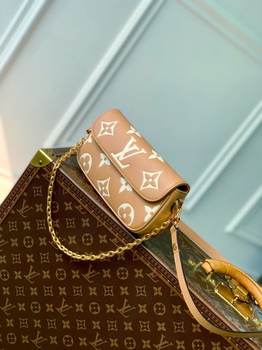 #m12758 l**is V*t*n monogram ivy wallet on chain bag