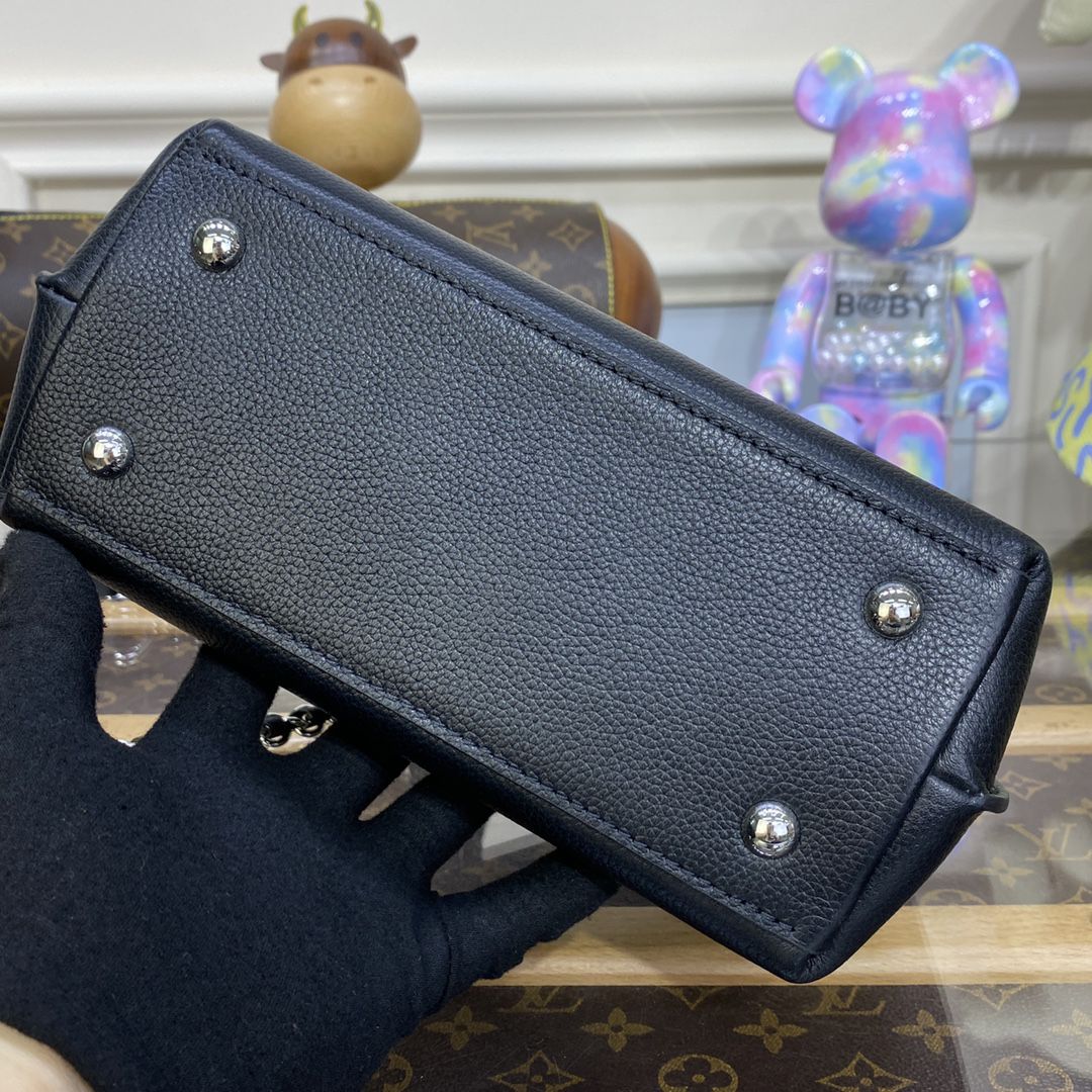 #m20997 l**is V*t*n lockme ever mini handbag