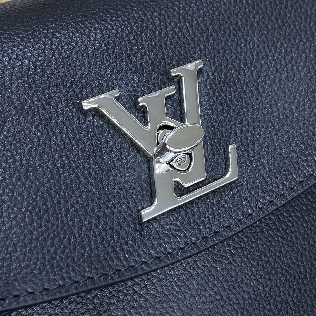 #m20997 l**is V*t*n lockme ever mini handbag