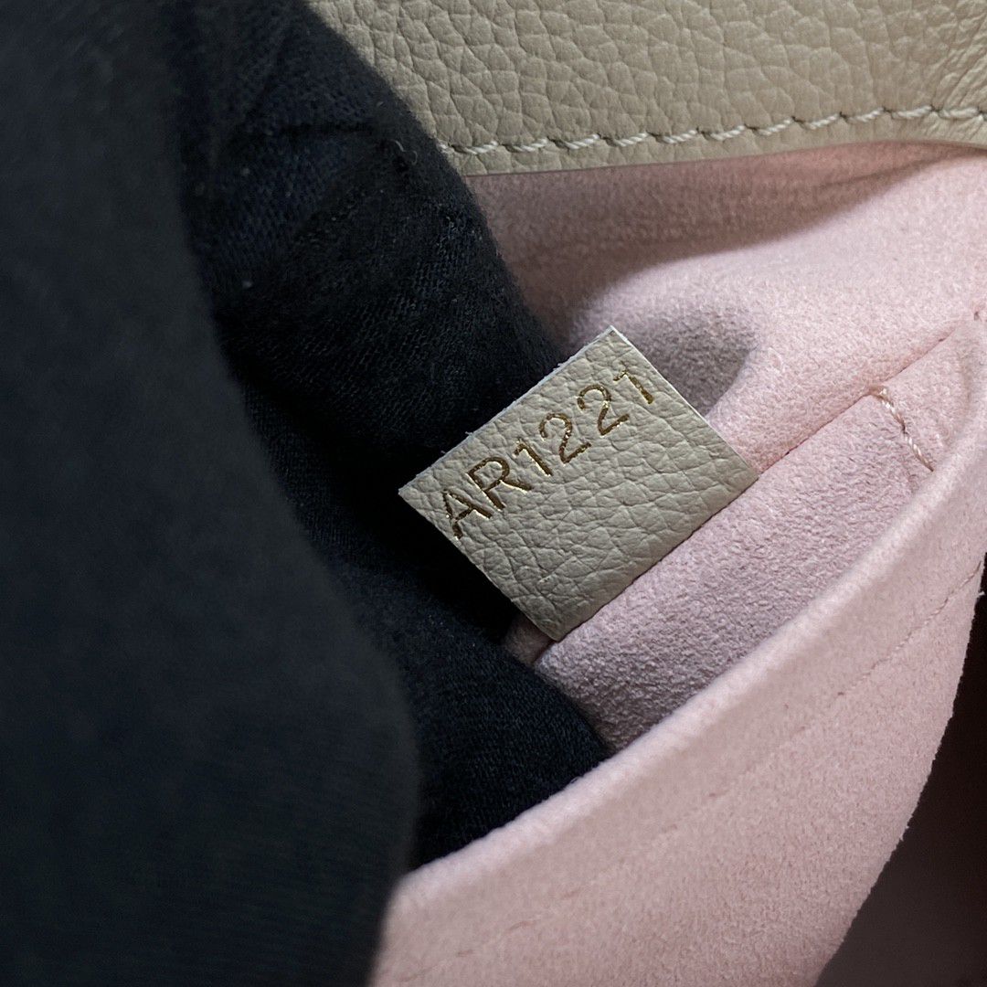 #m21052 l**is V*t*n lockme ever mini handbag