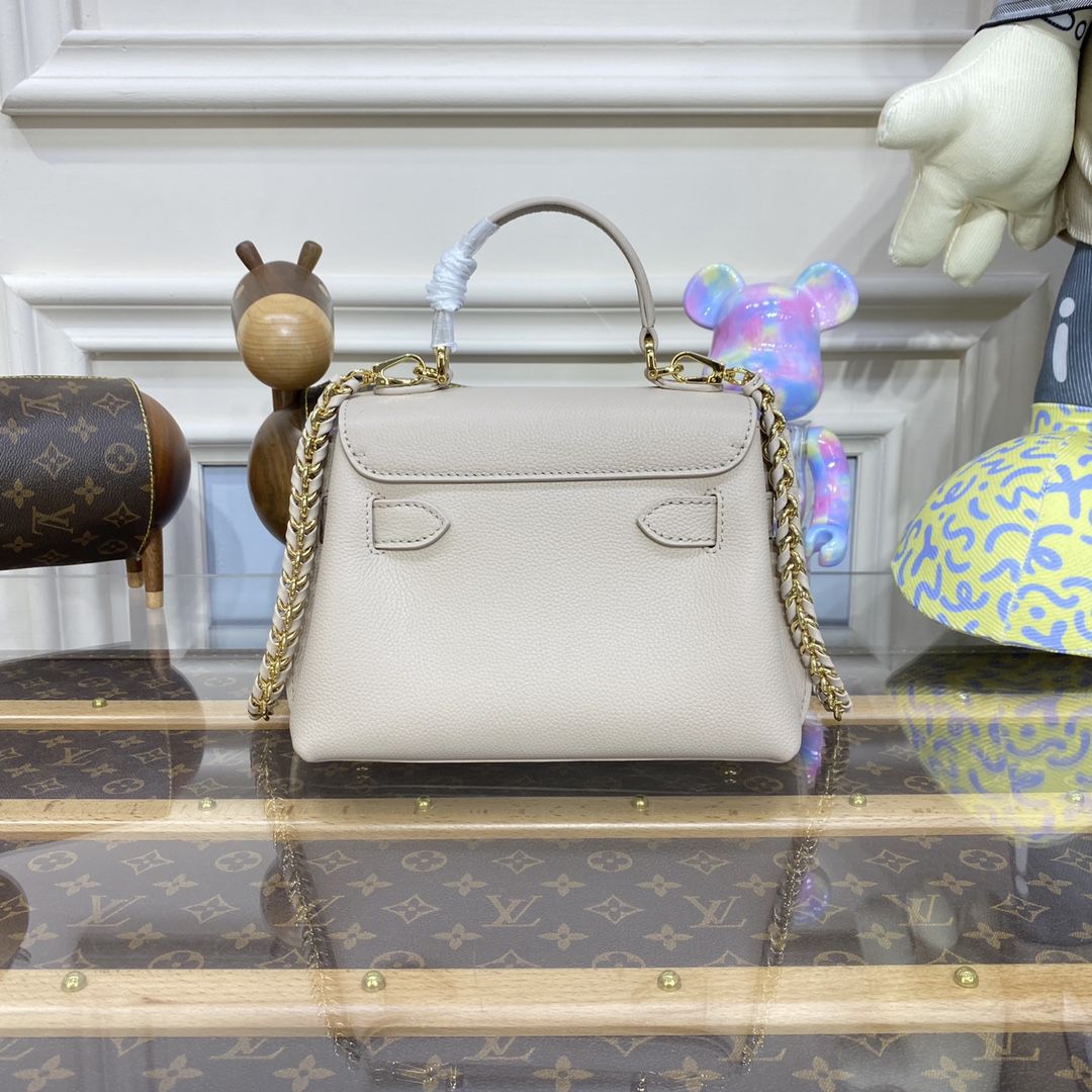 #m21052 l**is V*t*n lockme ever mini handbag