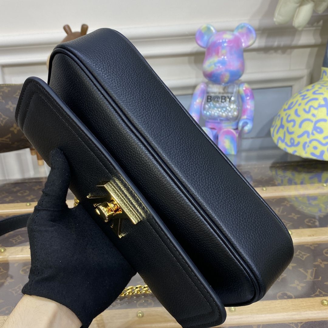 #m22303 l**is V*t*n lockme chain bag east west