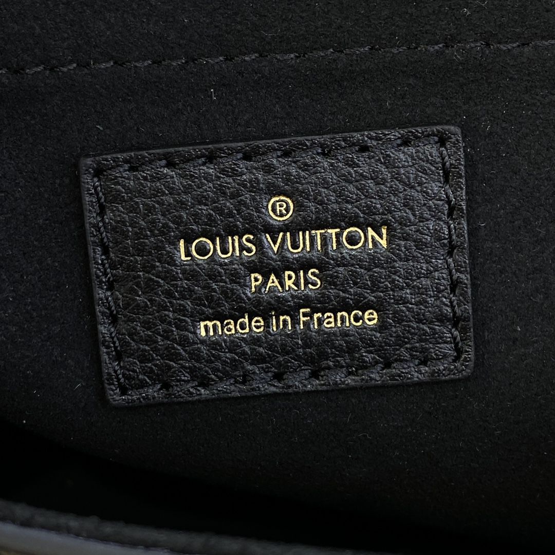 #m22303 l**is V*t*n lockme chain bag east west