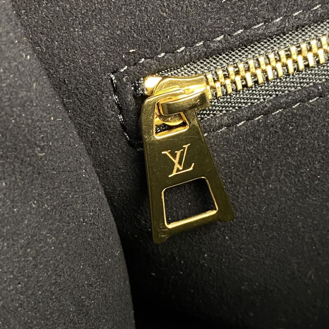 #m45653 l**is V*t*n monogram empreinte onthego pm-black