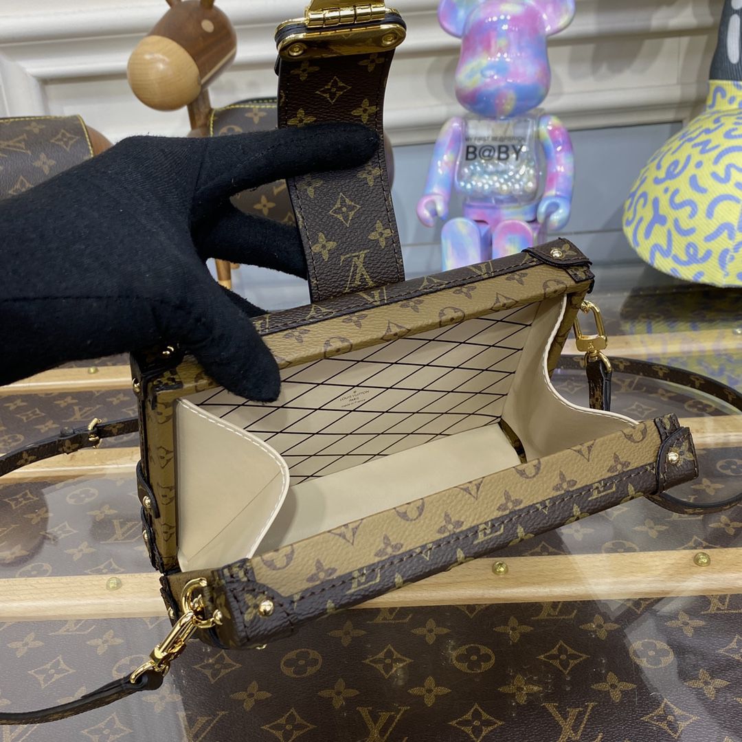 #m45960 l**is V*t*n monogram petite malle handbag