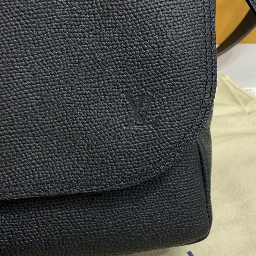 #m45971 l**is V*t*n nigo’s monogram drip besace tokyo