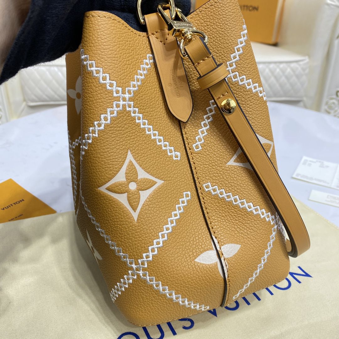 #m46029 l**is V*t*n monogram empreinte néonoé mm bag