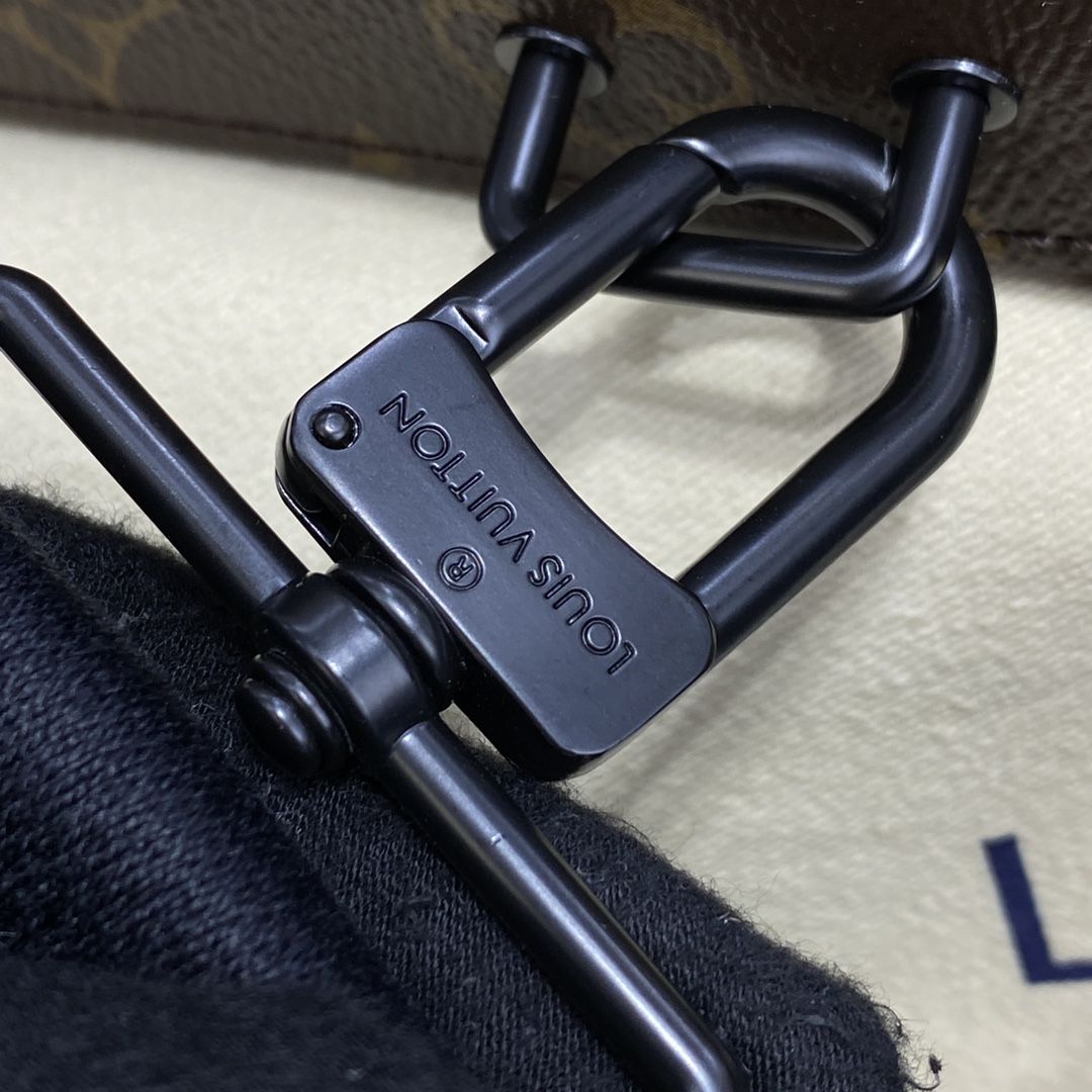 #m46264 l**is V*t*n handle soft trunk