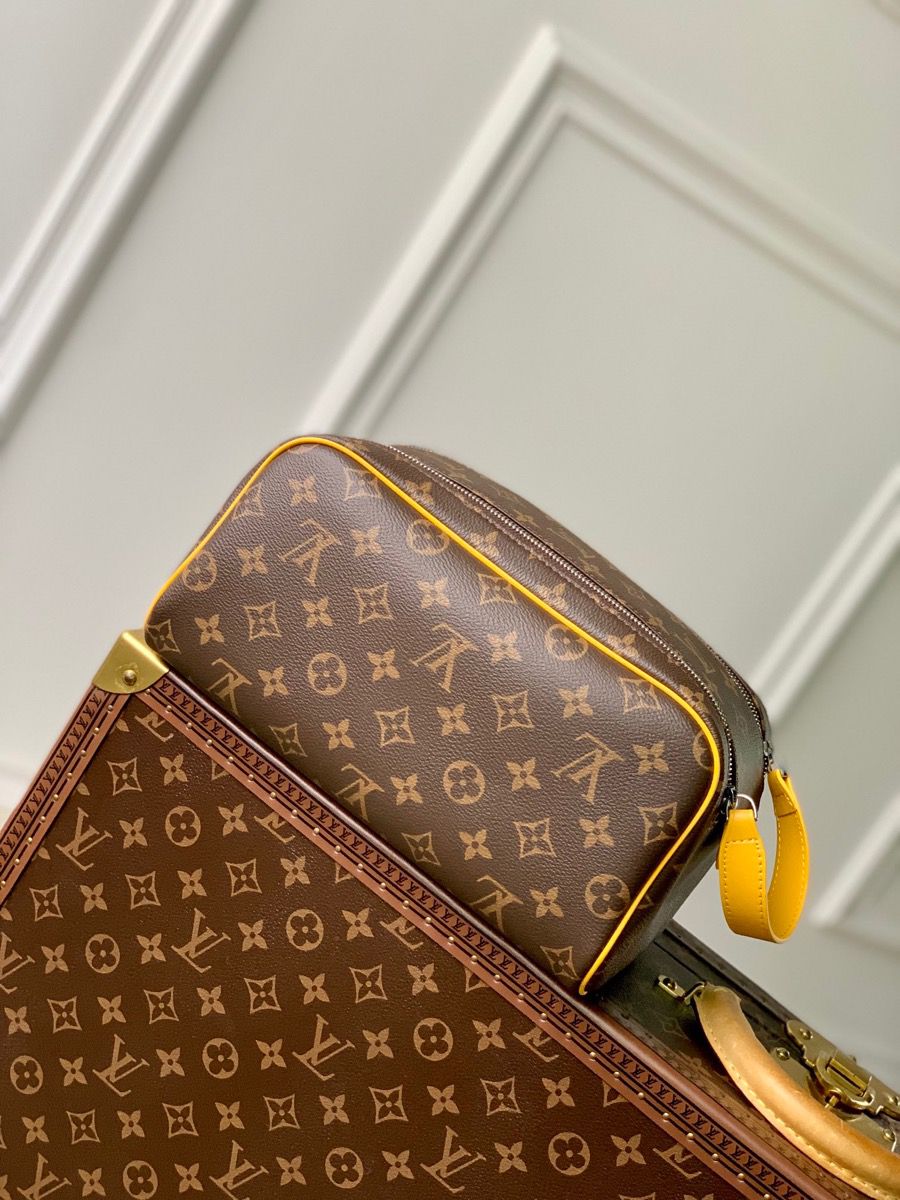 m46764 l**is V*t*n monogram macassar canvas dopp kit toiletry yellow