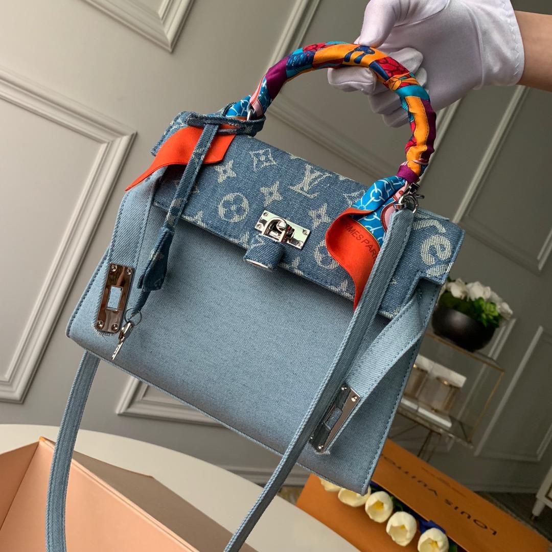#m49991 l**is v*t*n x S*p*e 2019 humble travel bag kelly