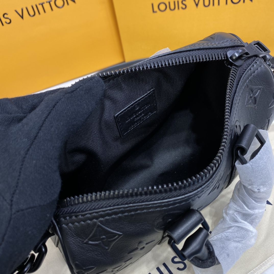 #m57960 l**is V*t*n monogram seal keepall xs-black