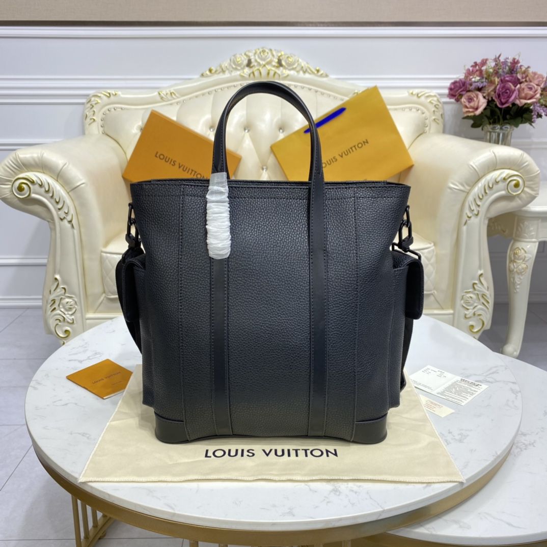 #m58479 l**is V*t*n taurillon leather classic christopher backpack-black