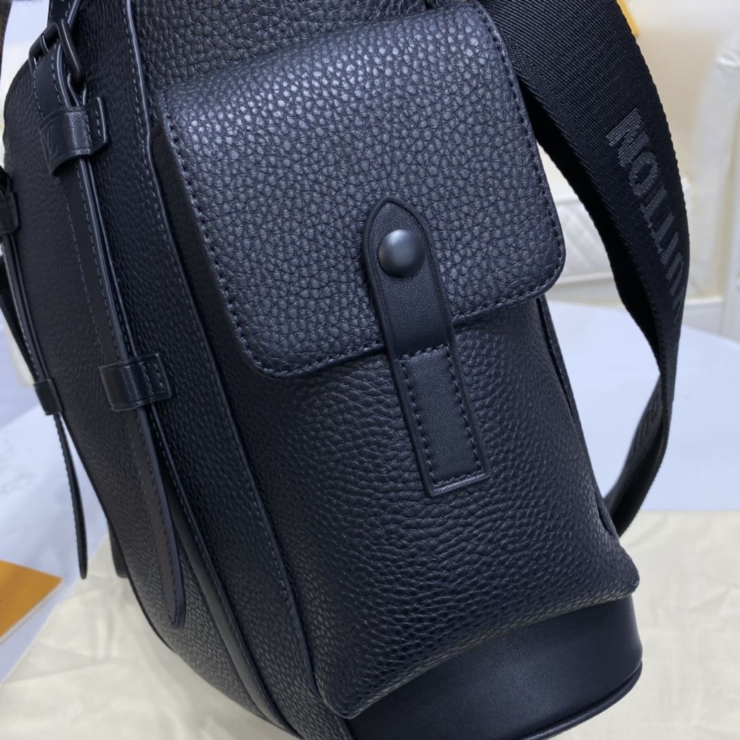 #m58479 l**is V*t*n taurillon leather classic christopher backpack-black