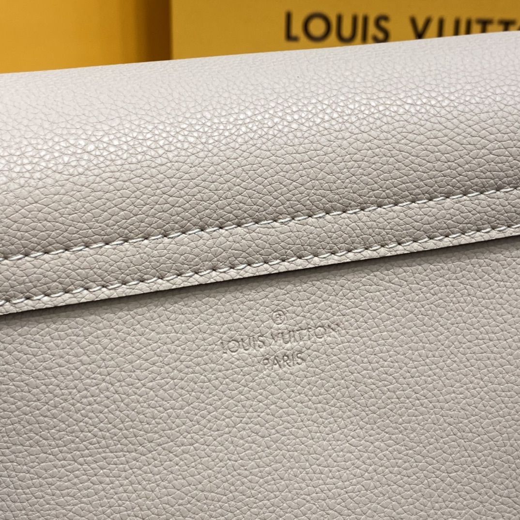 #m58554 l**is V*t*n grained calf leather lockme tender