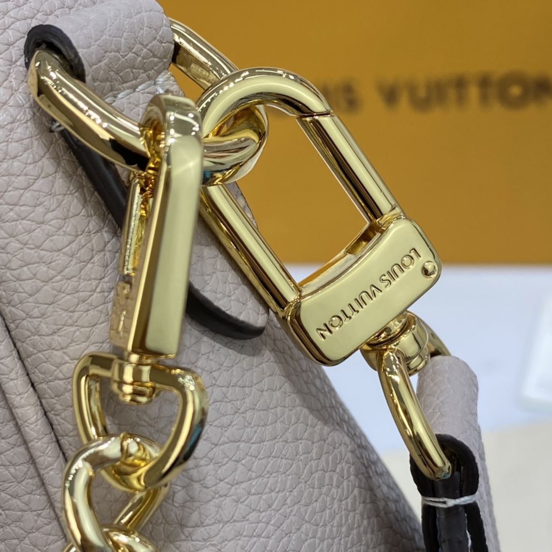 #m58554 l**is V*t*n grained calf leather lockme tender