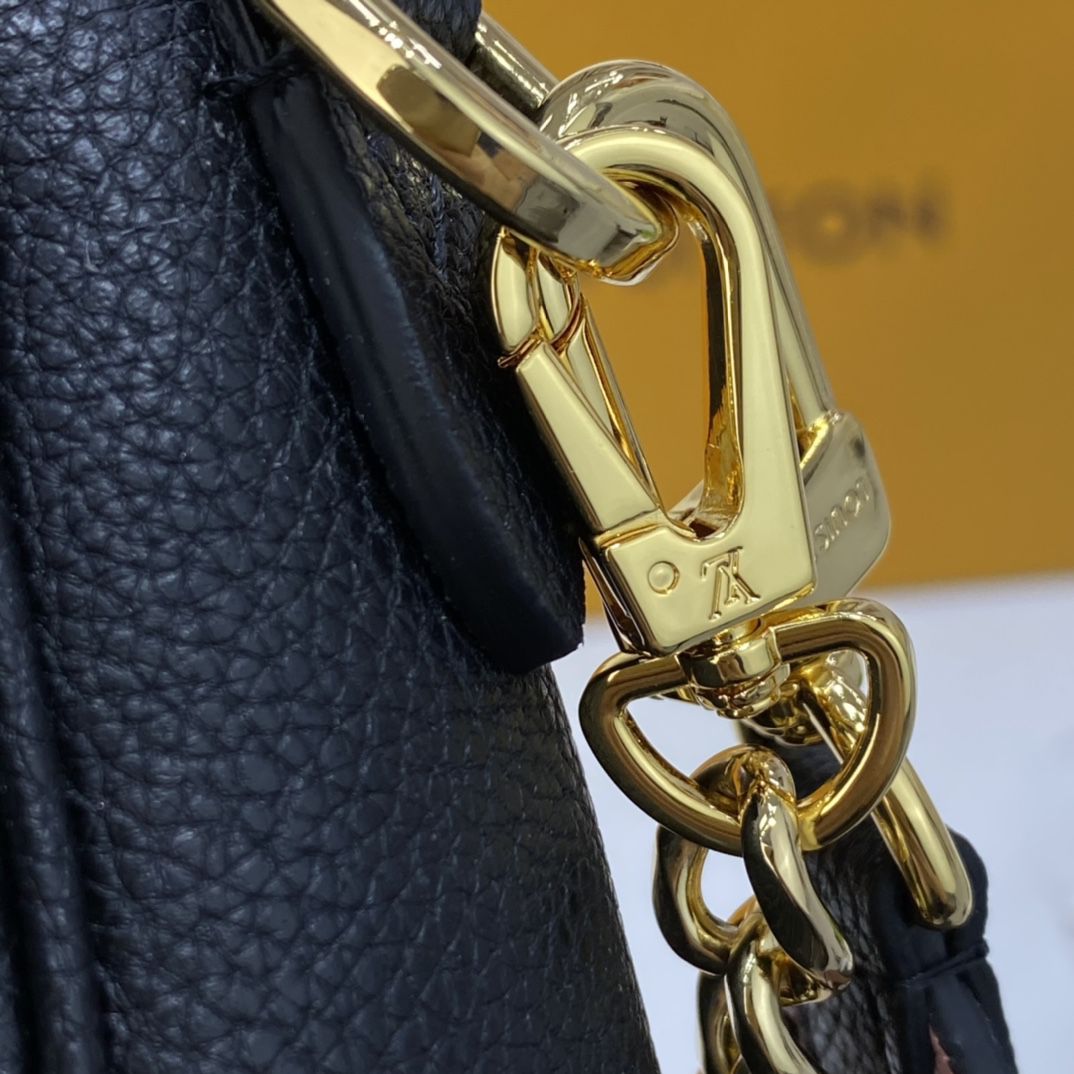 #m58557 l**is V*t*n grained calf leather lockme tender