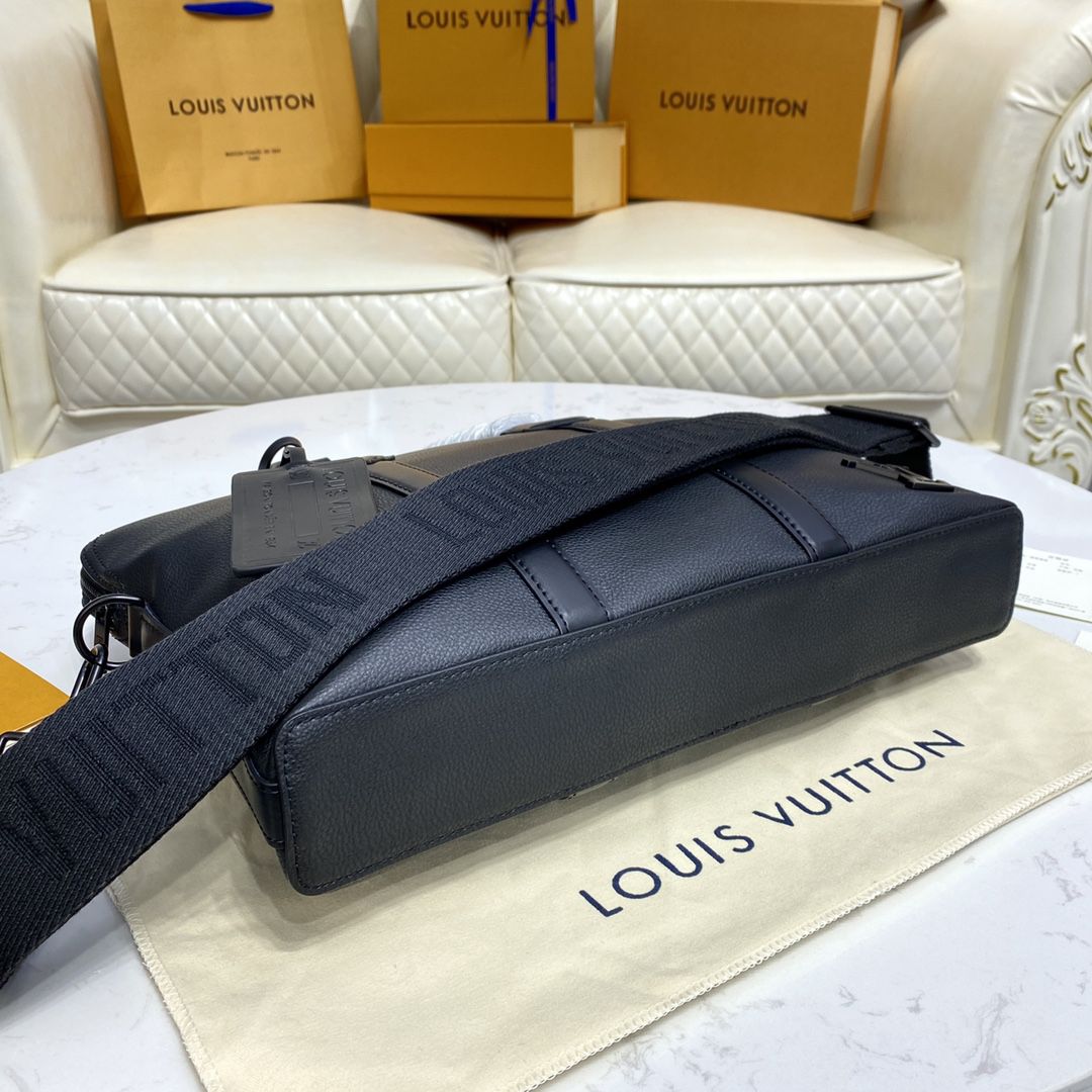 #m59159 l**is V*t*n aerogram briefcase
