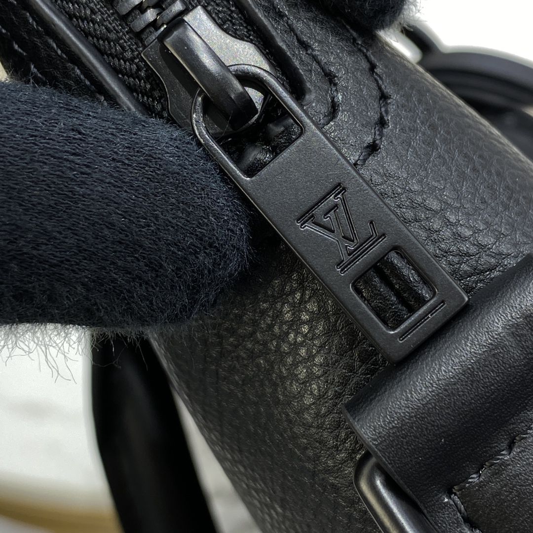 #m59159 l**is V*t*n aerogram briefcase