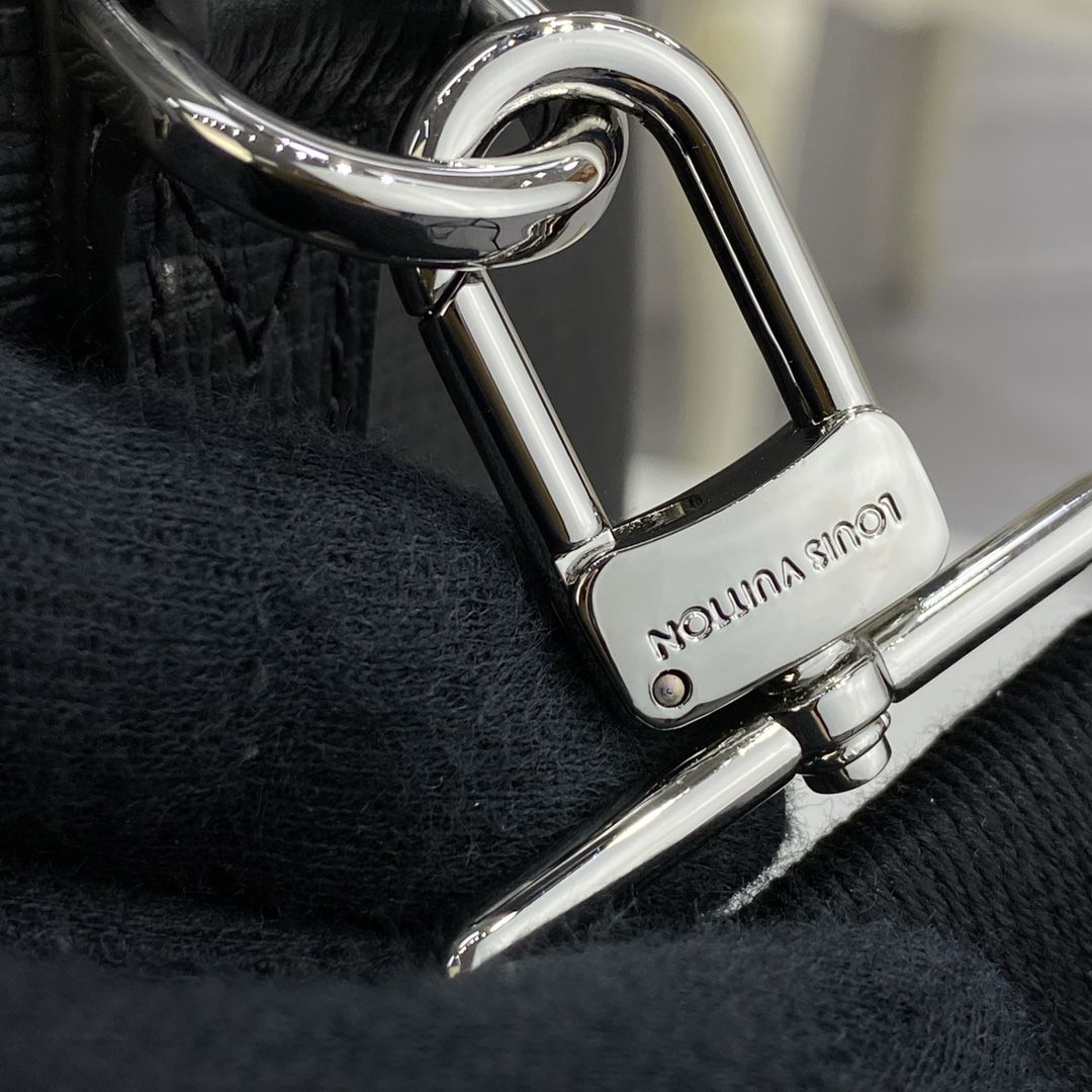 #m59373 l**is V*t*n nigo’s playful “lv” duck tote journey