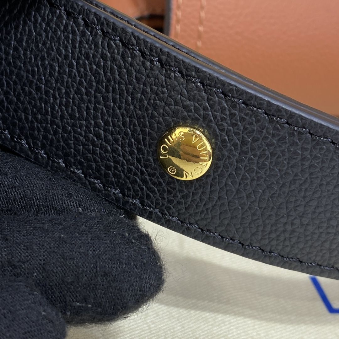 #m59491 l**is V*t*n grained calf leather lockme tender