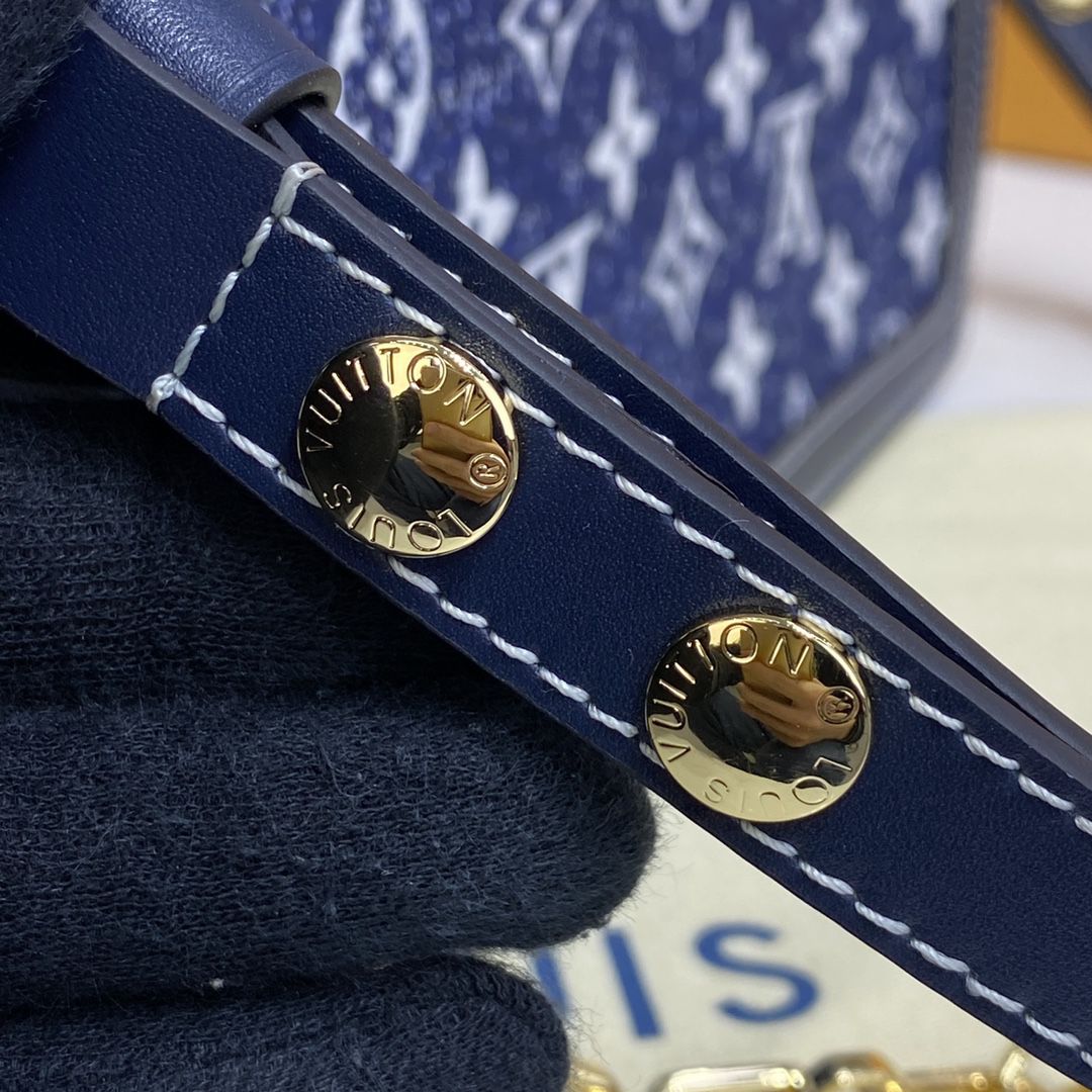 #m59631 l**is V*t*n monogram denim dauphine mm handbag