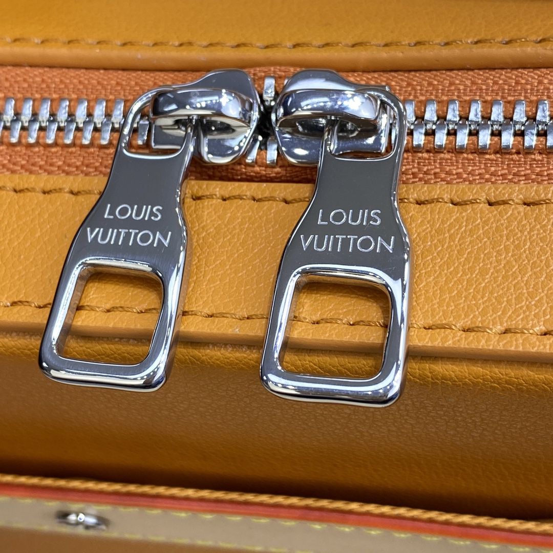 #m59669 l**is V*t*n handle soft trunk