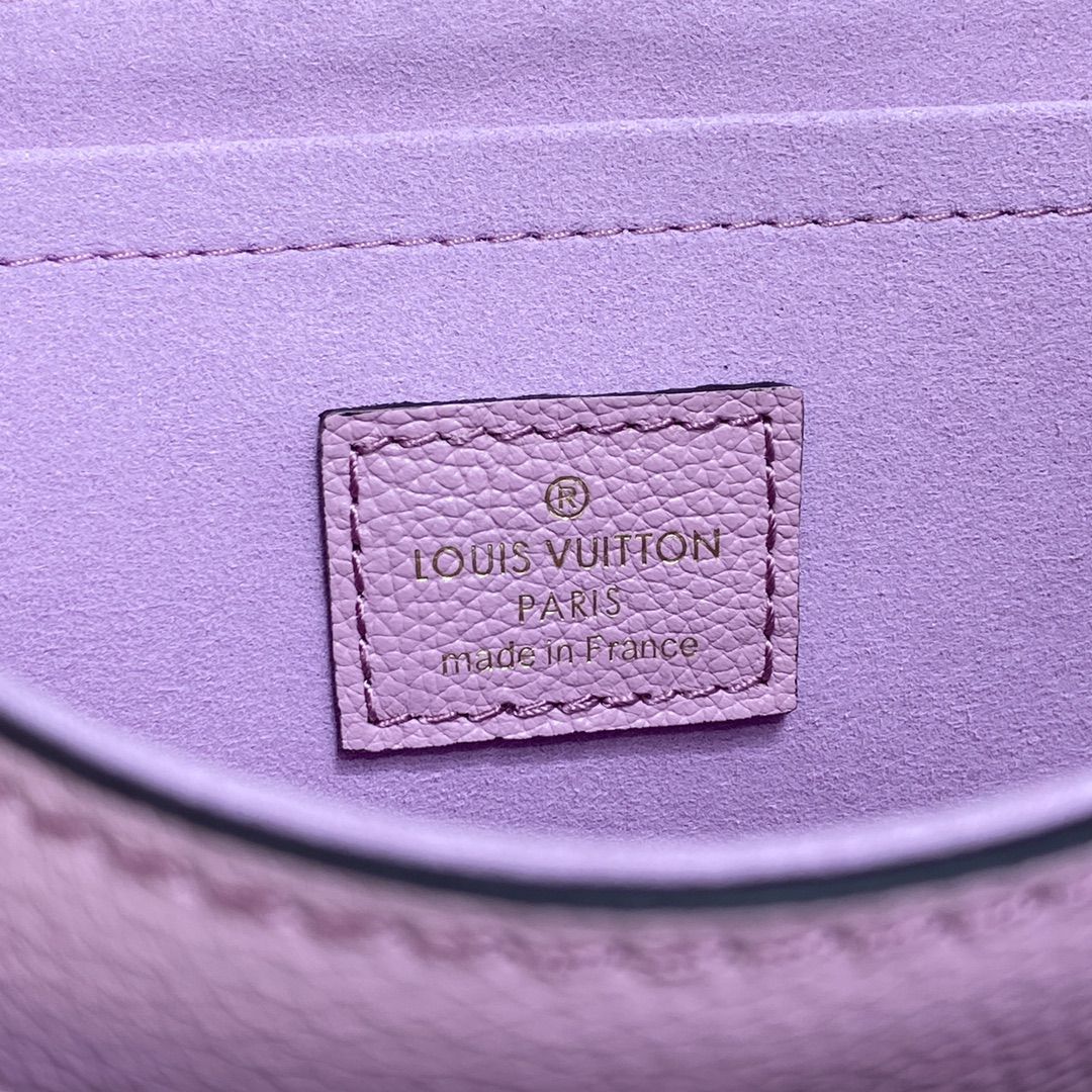 #m59732 l**is V*t*n grained calf leather lockme tender
