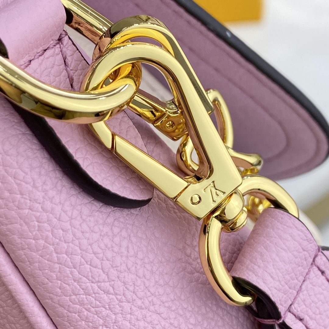 #m59732 l**is V*t*n grained calf leather lockme tender