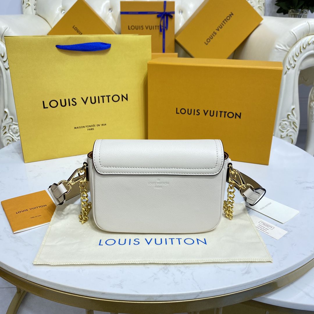 #m59733 l**is V*t*n grained calf leather lockme tender