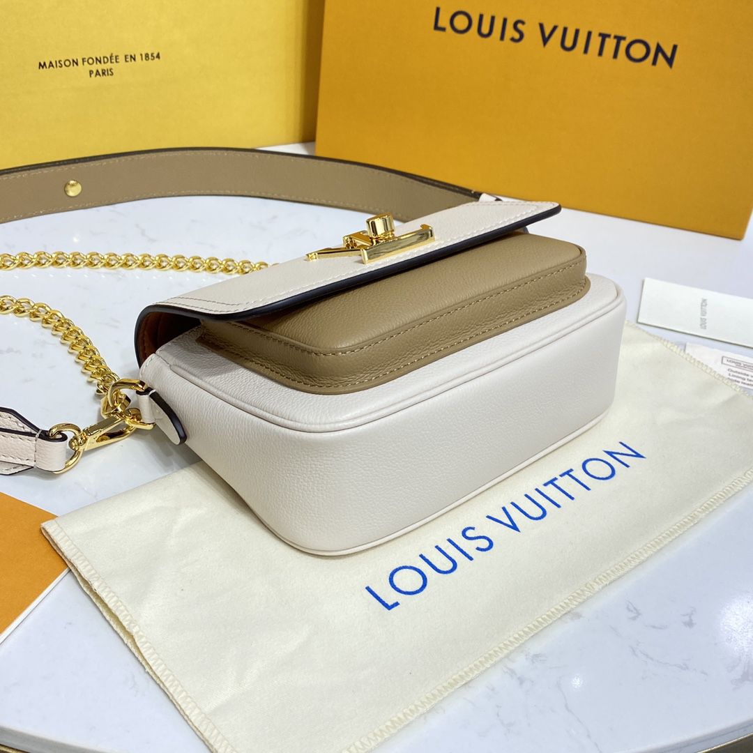 #m59733 l**is V*t*n grained calf leather lockme tender