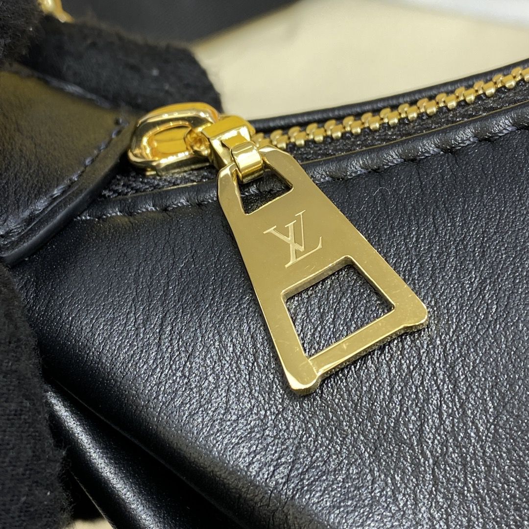 #m59799 l**is V*t*n monogram over the moon
