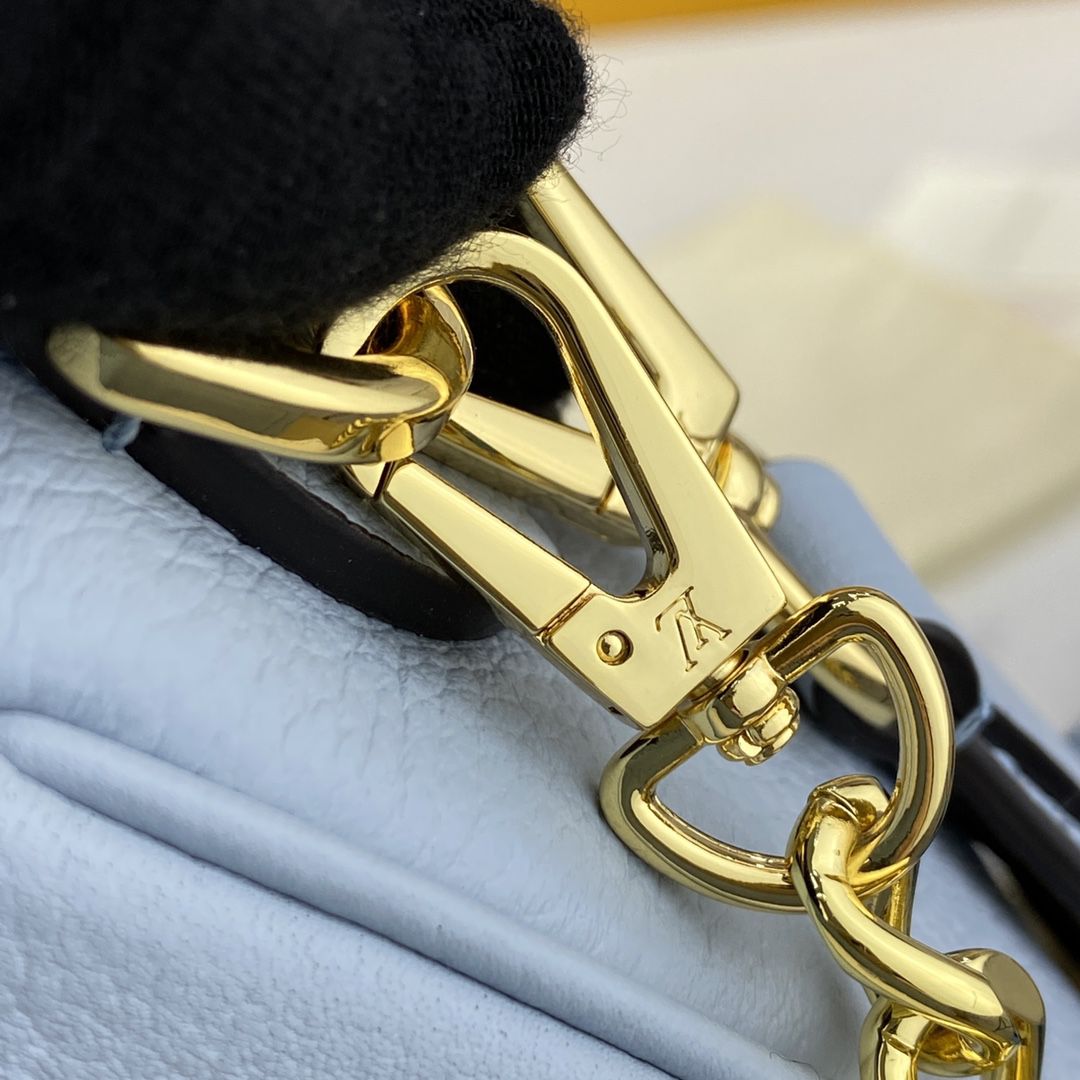 #m59984 l**is V*t*n grained calf leather lockme tender