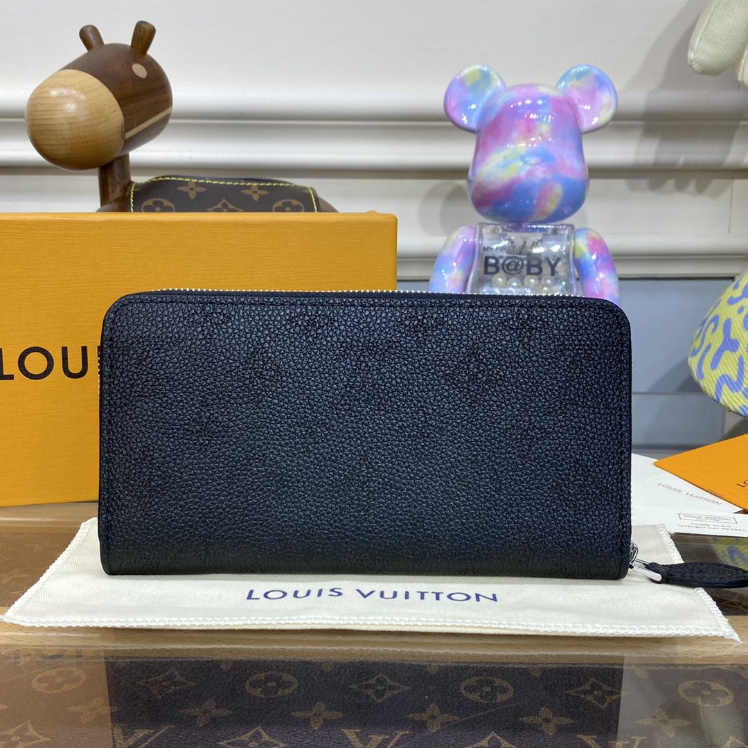 #m61867 l**is V*t*n mahina zippy wallet