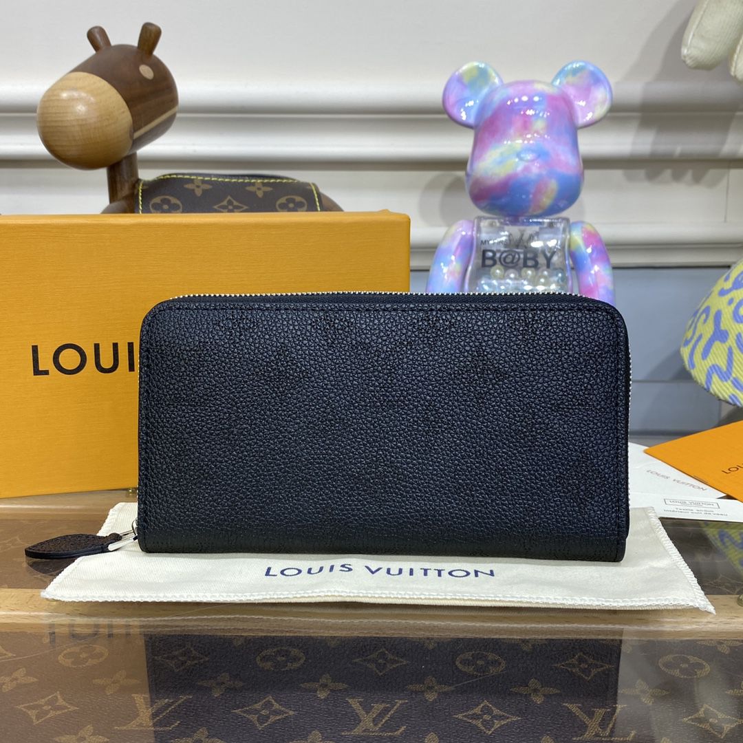 #m61867 l**is V*t*n mahina zippy wallet