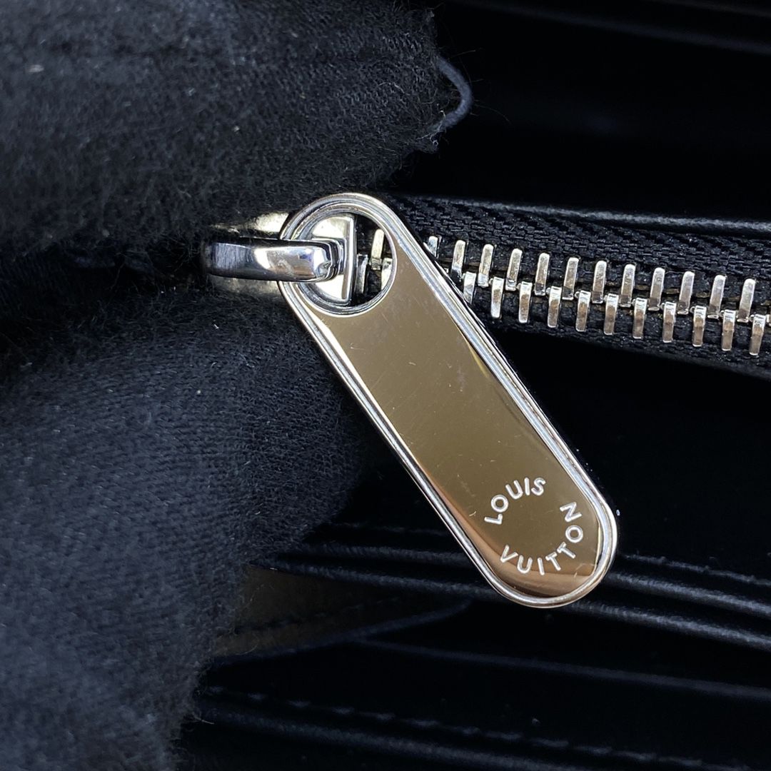 #m61867 l**is V*t*n mahina zippy wallet