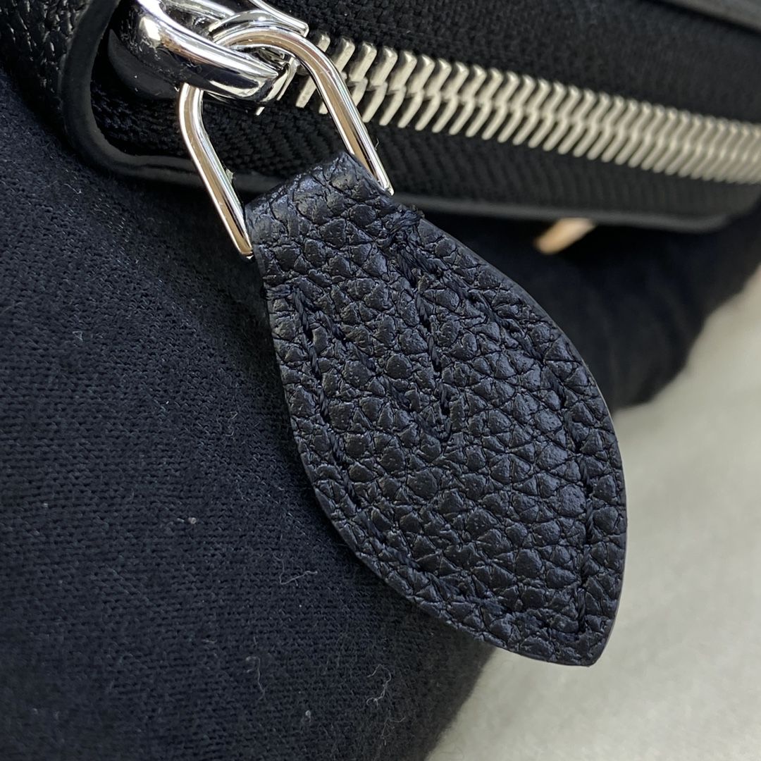 #m61867 l**is V*t*n mahina zippy wallet