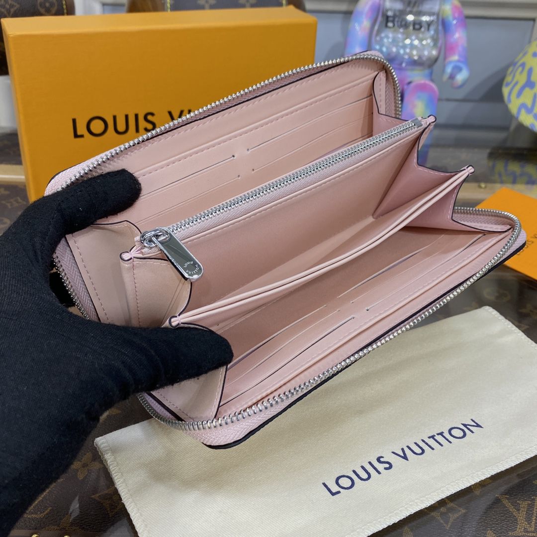#m61868 l**is V*t*n mahina zippy wallet
