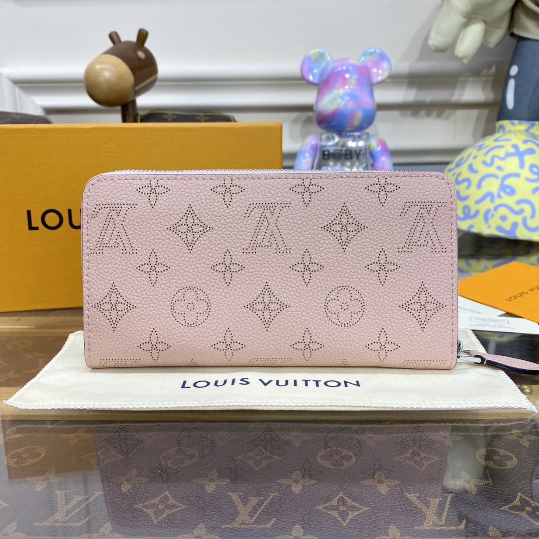 #m61868 l**is V*t*n mahina zippy wallet