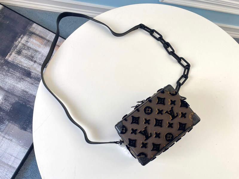 #m68970 l**is V*t*n monogram motif mini soft trunk