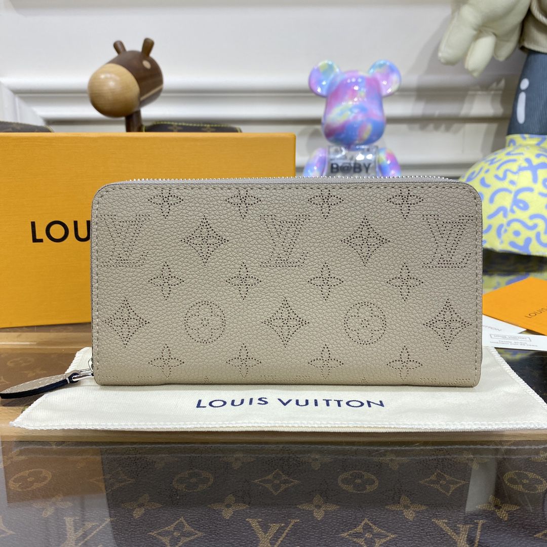 #m69821 l**is V*t*n mahina zippy wallet