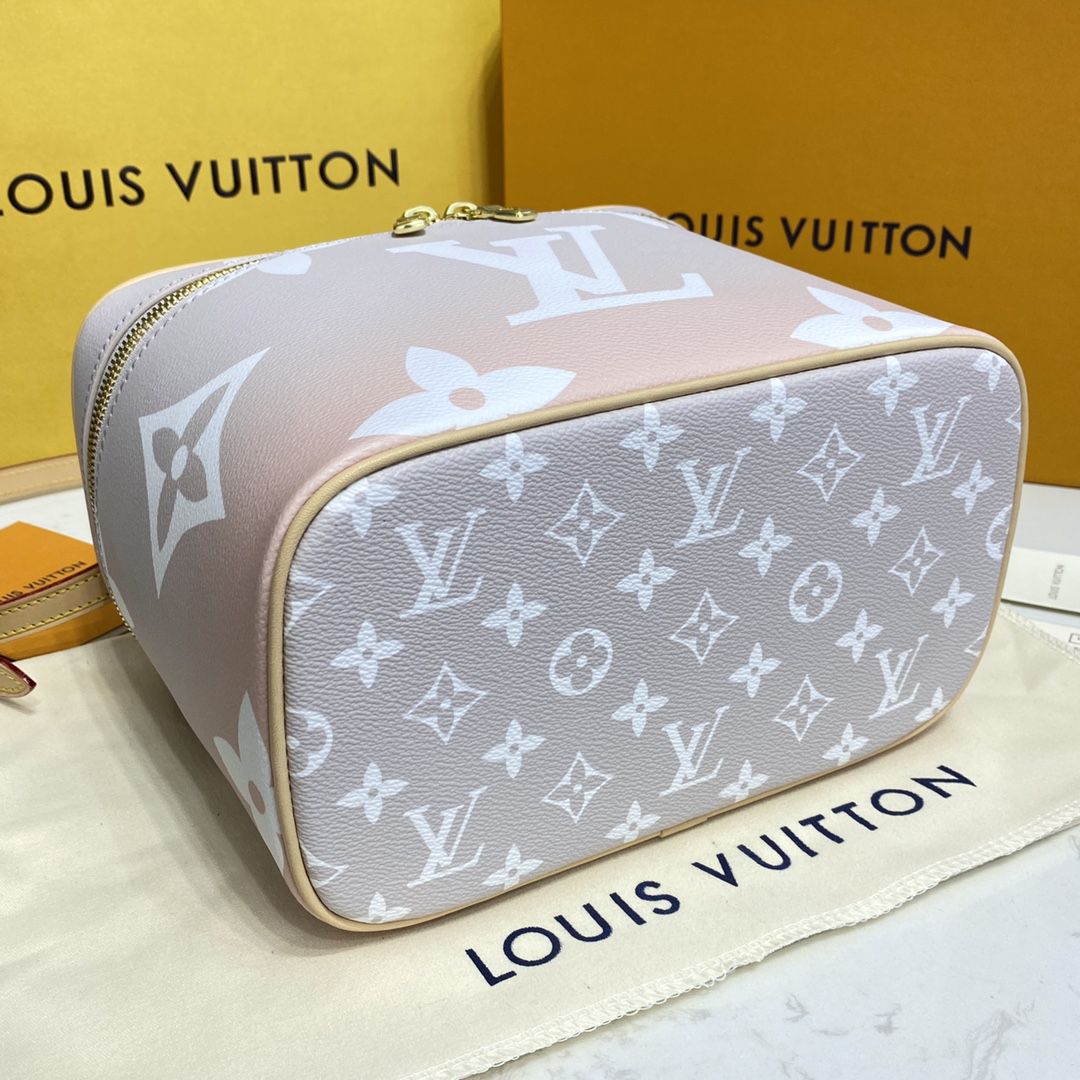 #m80357 l**is V*t*n nice bb toiletries bag