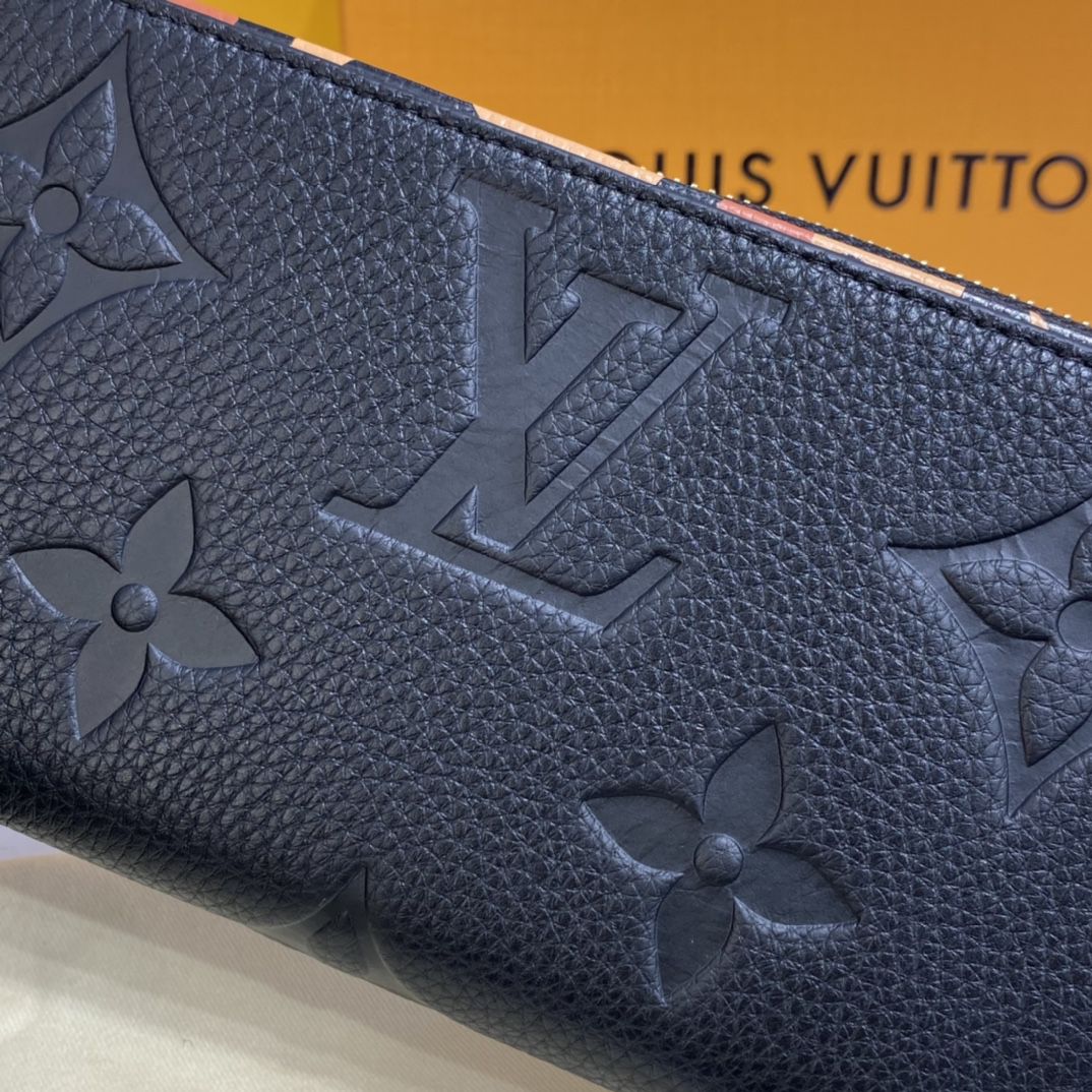#m80680 l**is V*t*n wild at heart zippy wallet