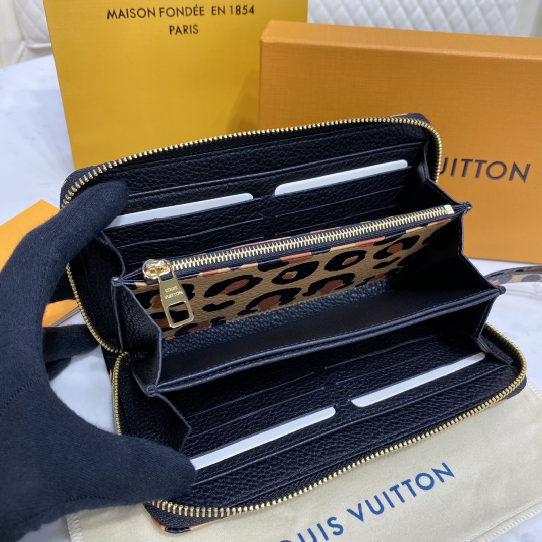 #m80680 l**is V*t*n wild at heart zippy wallet