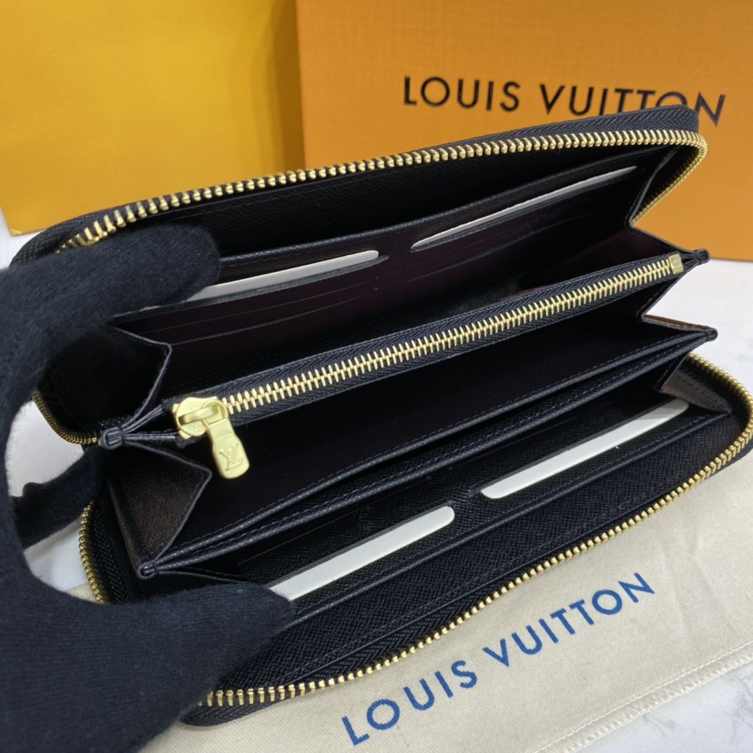 #m80683 l**is V*t*n wild at heart zippy wallet